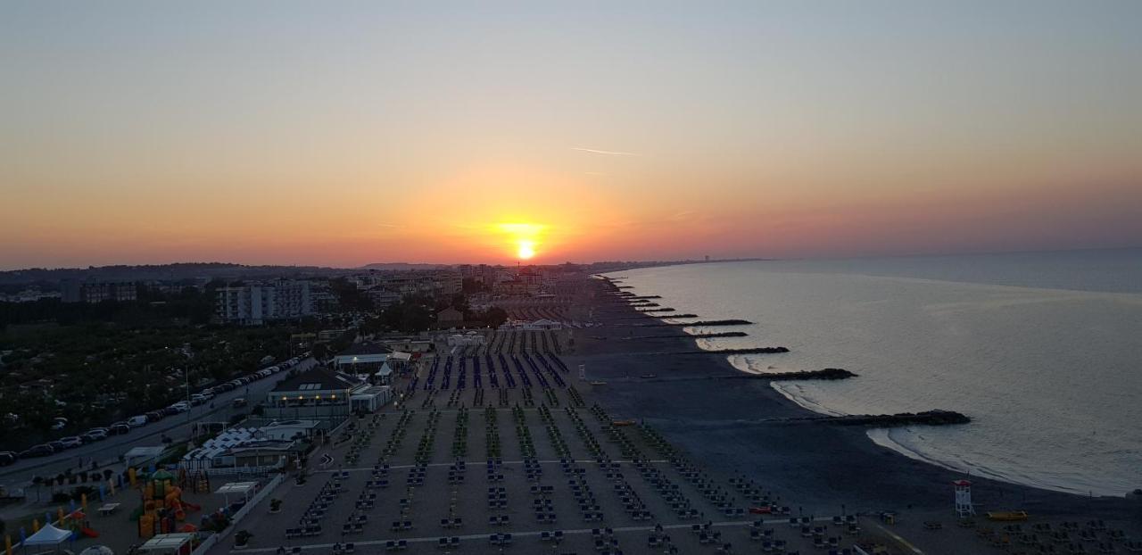 Sul Mare... Apartman Misano Adriatico Kültér fotó